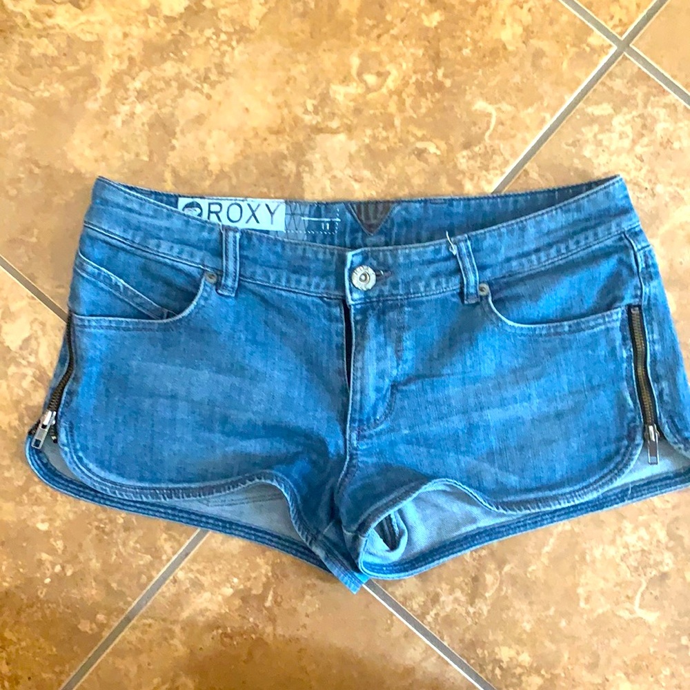 Roxy jean shorts. Size (11)